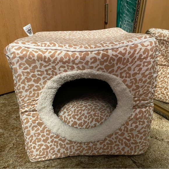 Collapsible Leopard Spot Cat bed Cave - Picture 2 of 7